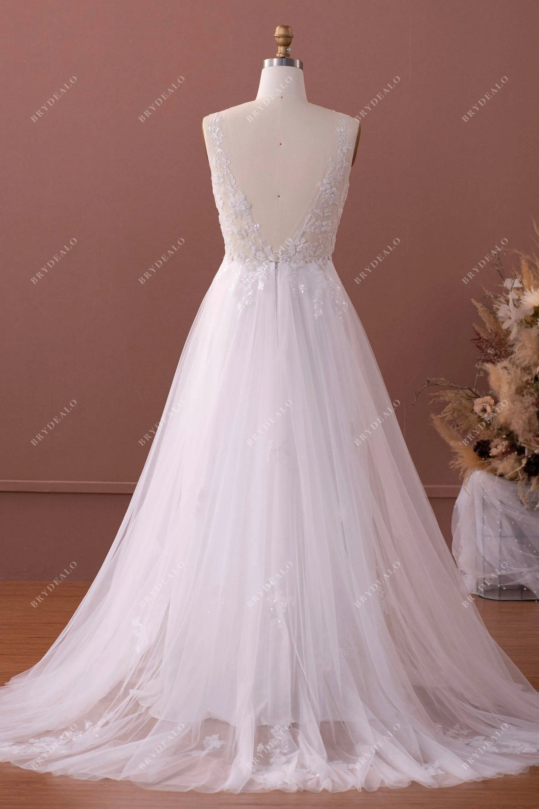 Elegant Sleeveless Lace Tulle Destination Wedding Ball Gown