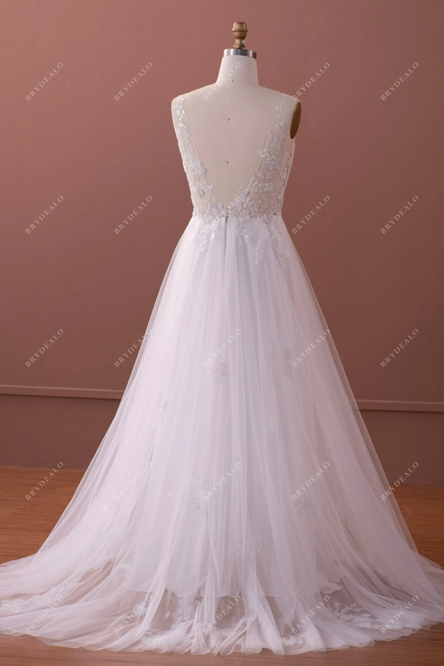 Elegant Sleeveless Lace Tulle Destination Wedding Ball Gown