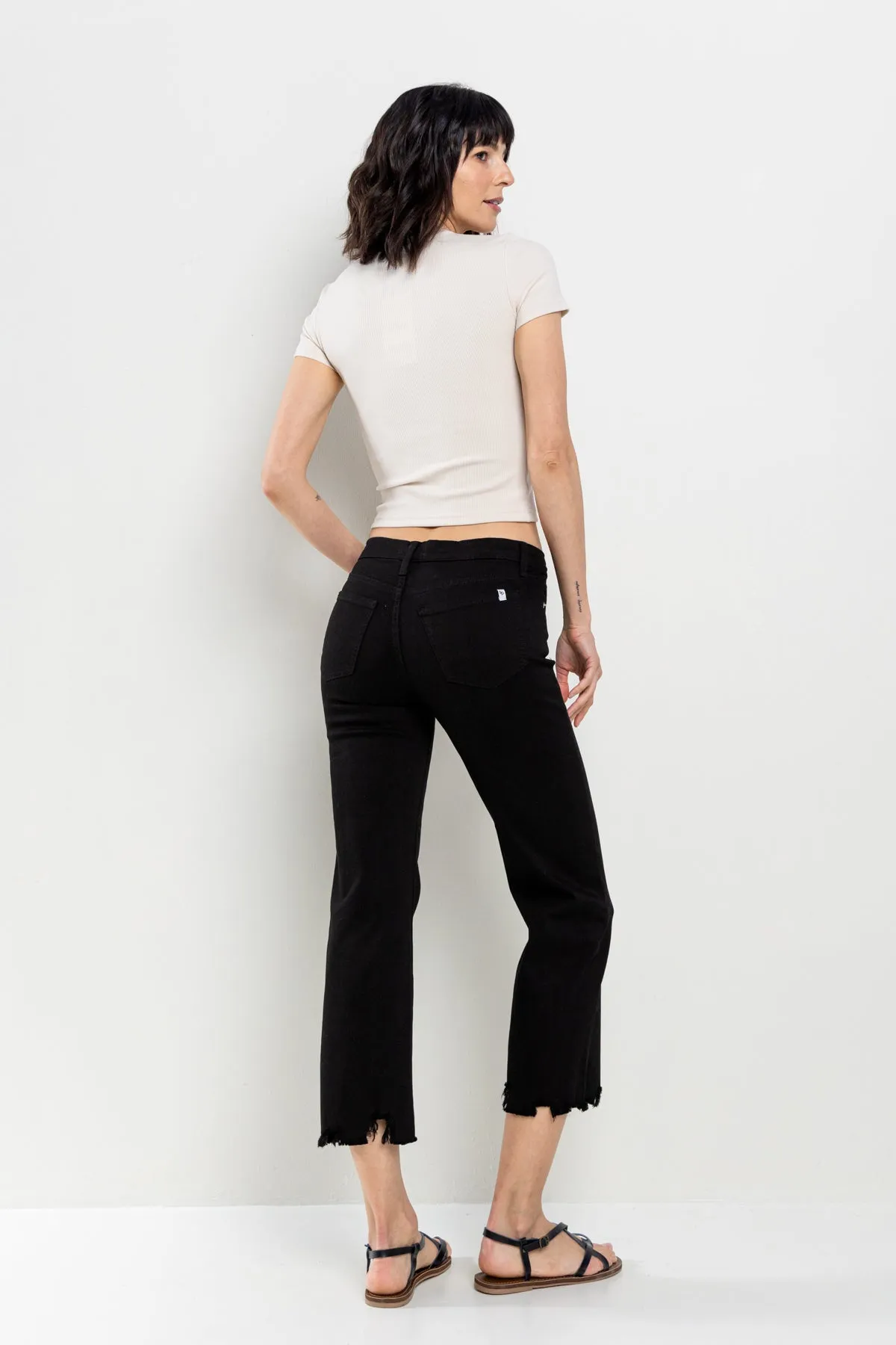 MID RISE CROPPED STRAIGHT LEG JEANS WITH FRAYED HEM   / SP-P10626BK