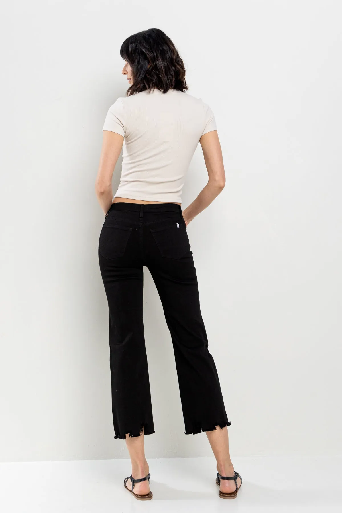 MID RISE CROPPED STRAIGHT LEG JEANS WITH FRAYED HEM   / SP-P10626BK