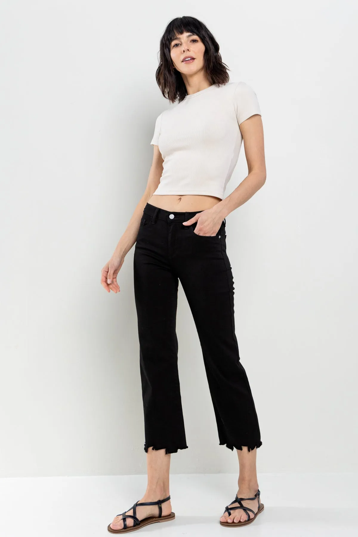 MID RISE CROPPED STRAIGHT LEG JEANS WITH FRAYED HEM   / SP-P10626BK