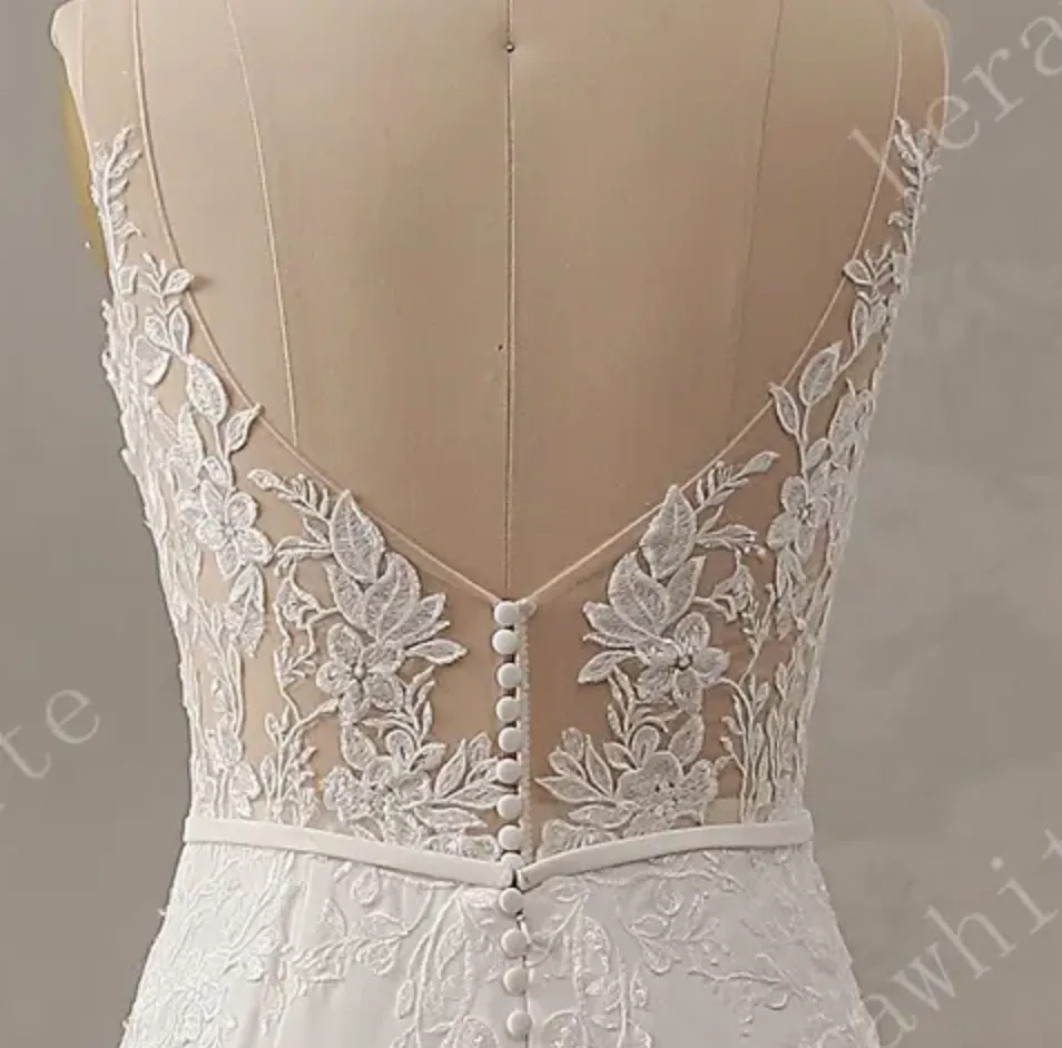 Romantic Lace Sheath Wedding Dress with Low Back