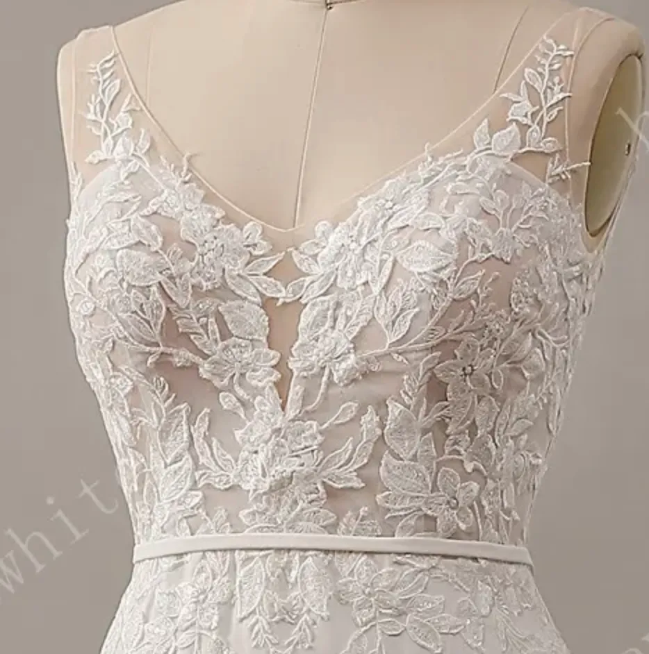 Romantic Lace Sheath Wedding Dress with Low Back