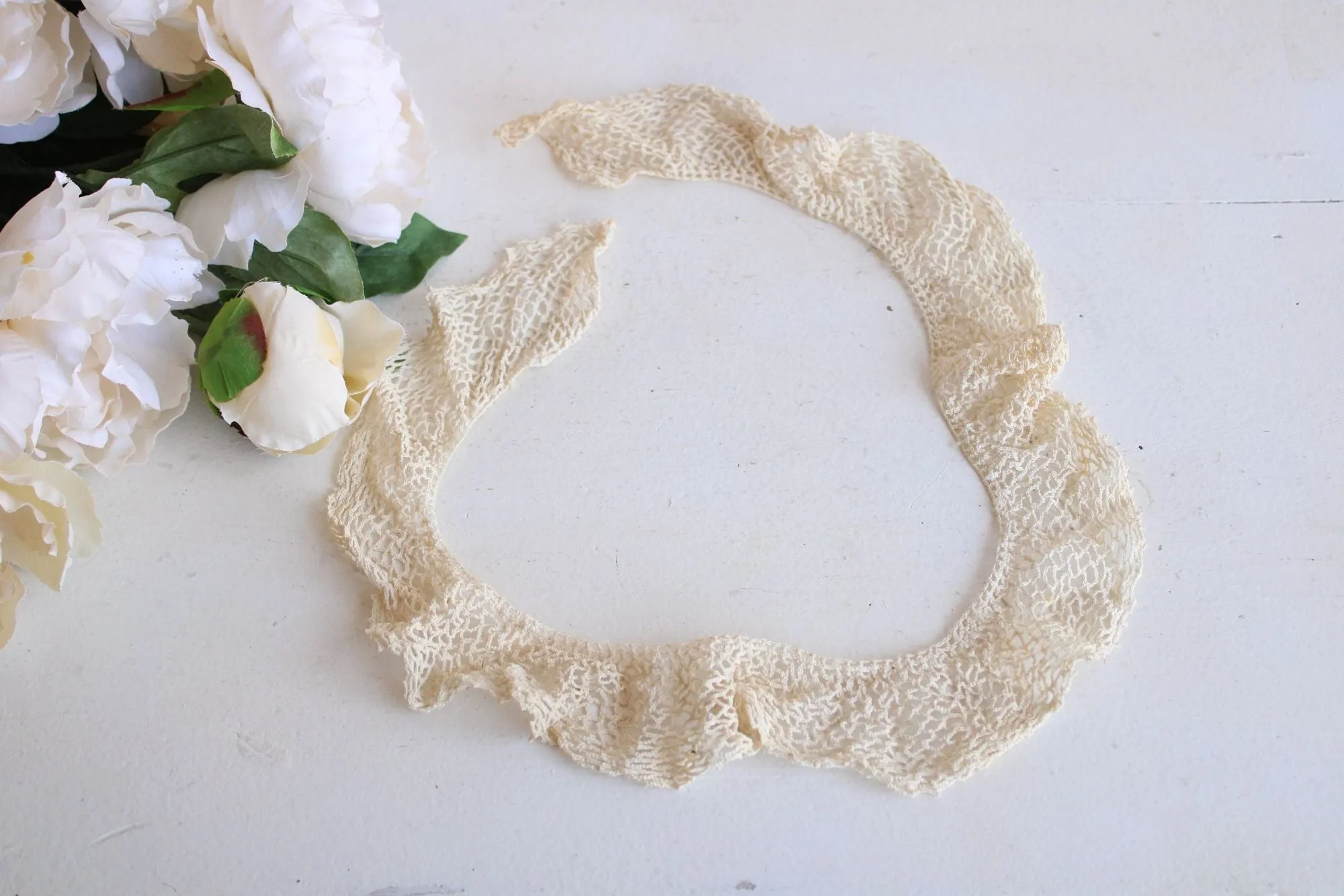 Vintage 1930s Collar, Crochet Ivory Lace Trim, 3" Wide, 28" Long