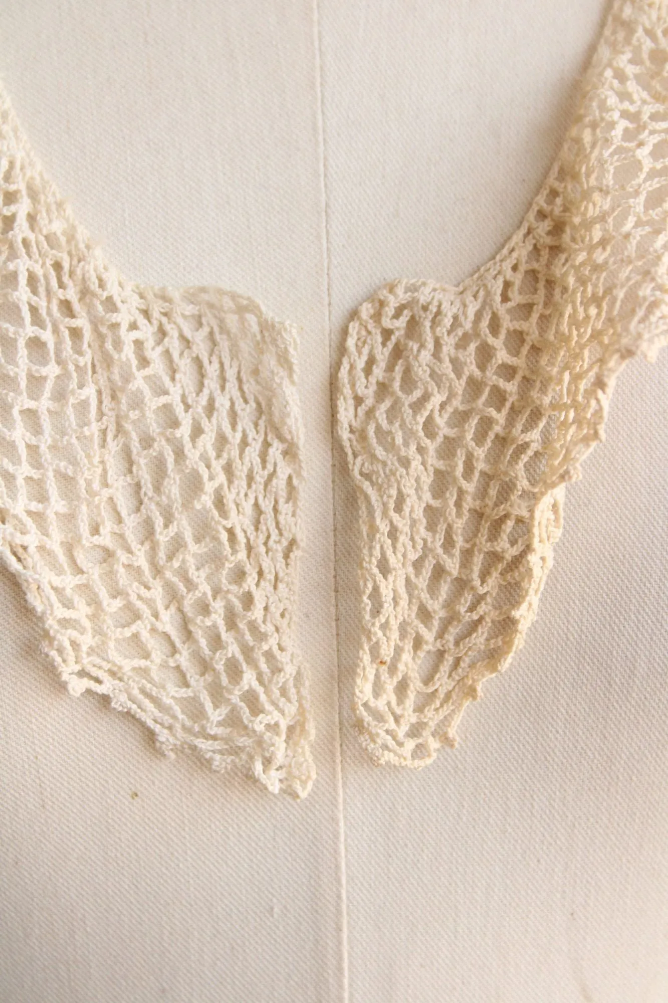 Vintage 1930s Collar, Crochet Ivory Lace Trim, 3" Wide, 28" Long