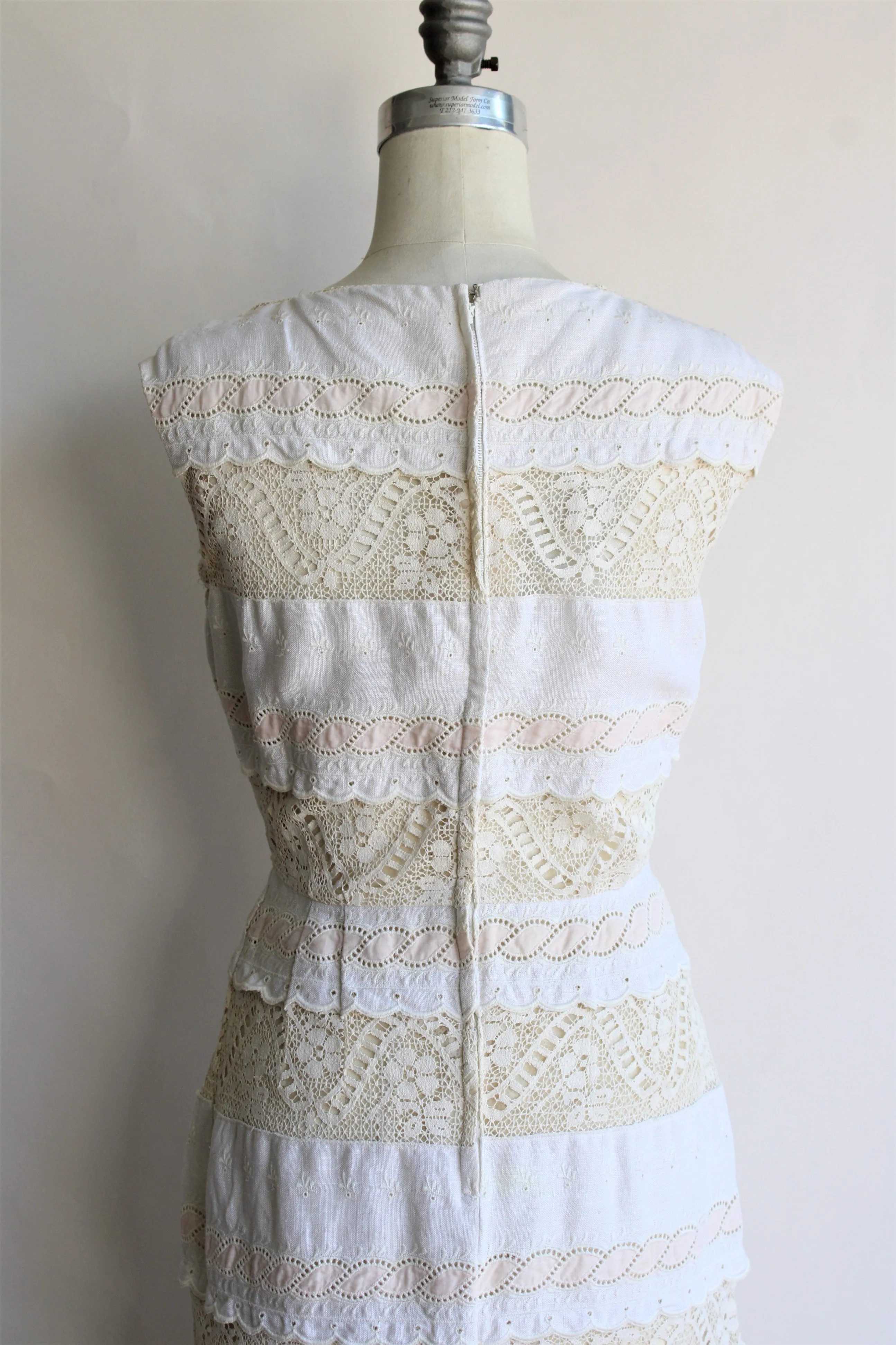 Vintage 1960s Linen and Lace Dress from Saks Fifth Avenue