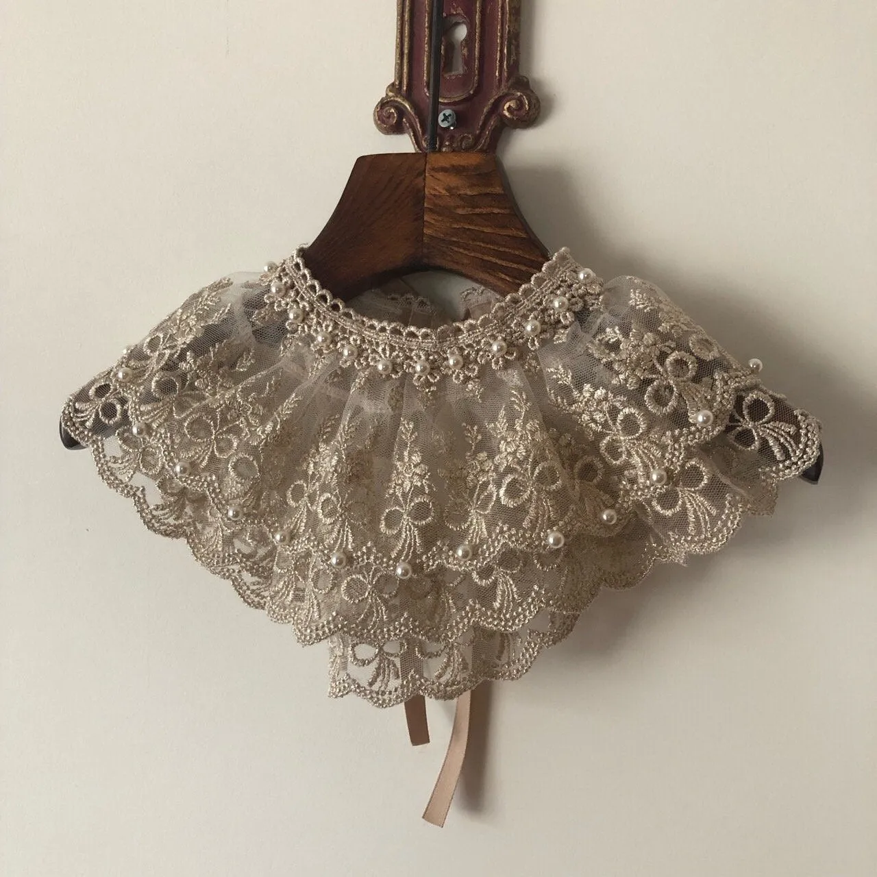 Vintage Pearl Frill Neck Collar