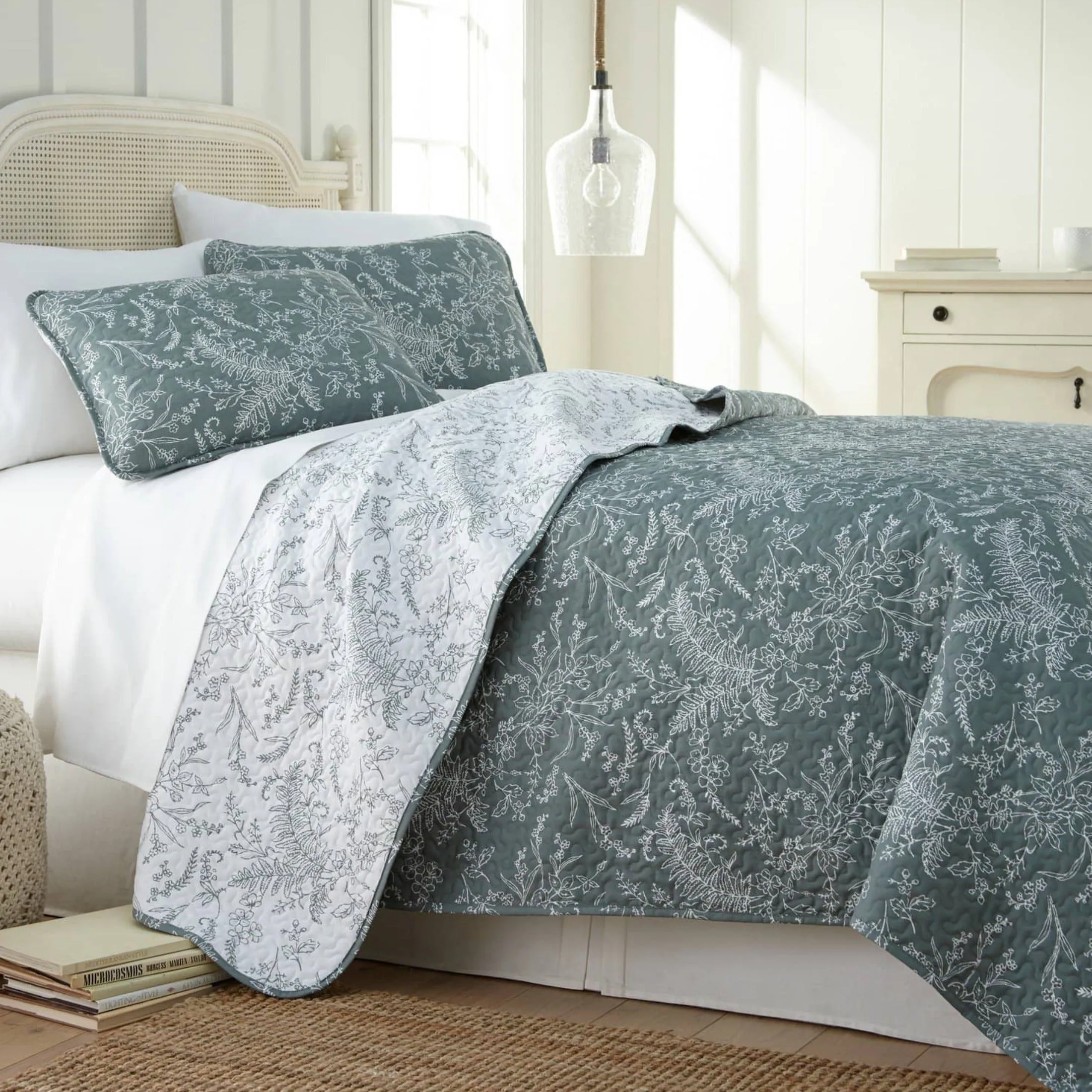 Winter Brush Reversible Quilt Set